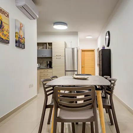 Comfortable 2br In Near Seafront 斯利马