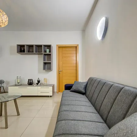 Comfortable 2br In Near Seafront *