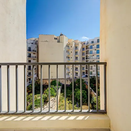 Comfortable 2br In Near Seafront 斯利马