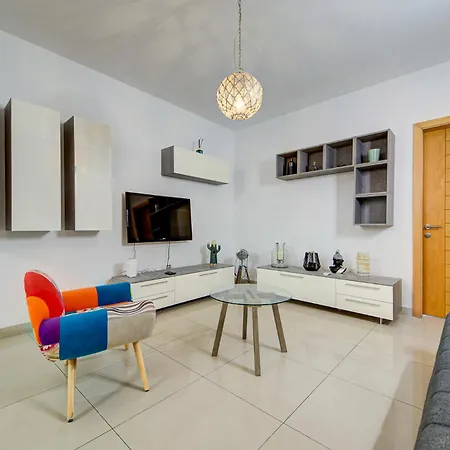 Comfortable 2br In Near Seafront *