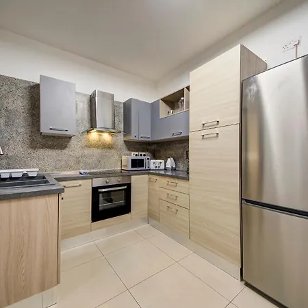 Comfortable 2br In Near Seafront * 斯利马