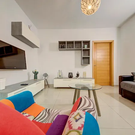 Comfortable 2br In Near Seafront *